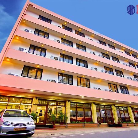 Hotel Excellency Kochi Buitenkant foto