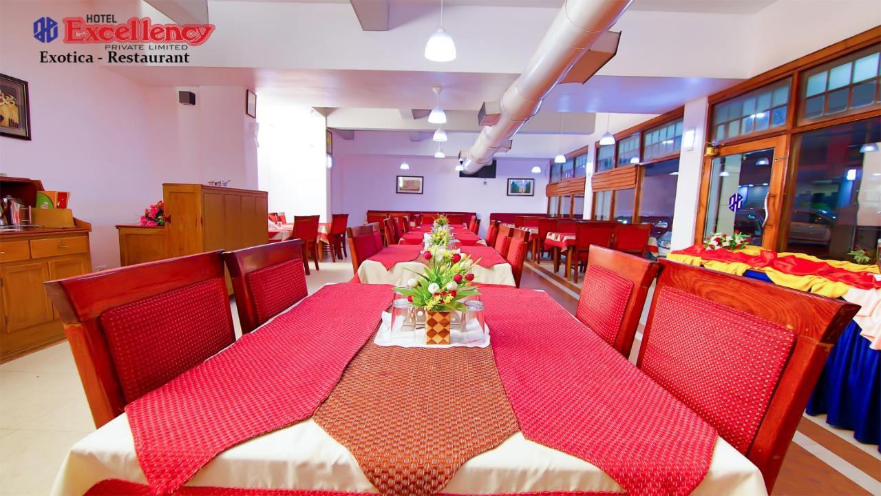 Hotel Excellency Kochi Buitenkant foto
